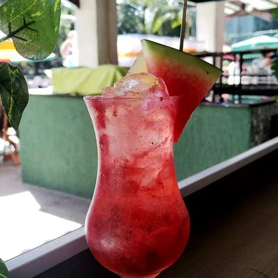 Drink vermelho com melancia